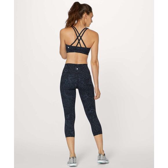 Lululemon Wunder Under Crop (Hi-Rise) (Full-On Luxtreme 21") Size 6 - Picture 1 of 4